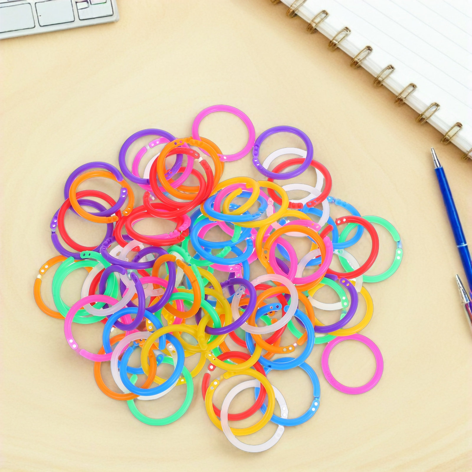 80個入りバインダーリング プラスチック製 多色 円形 ルー - Binder Clip Assorted のレビューと価格